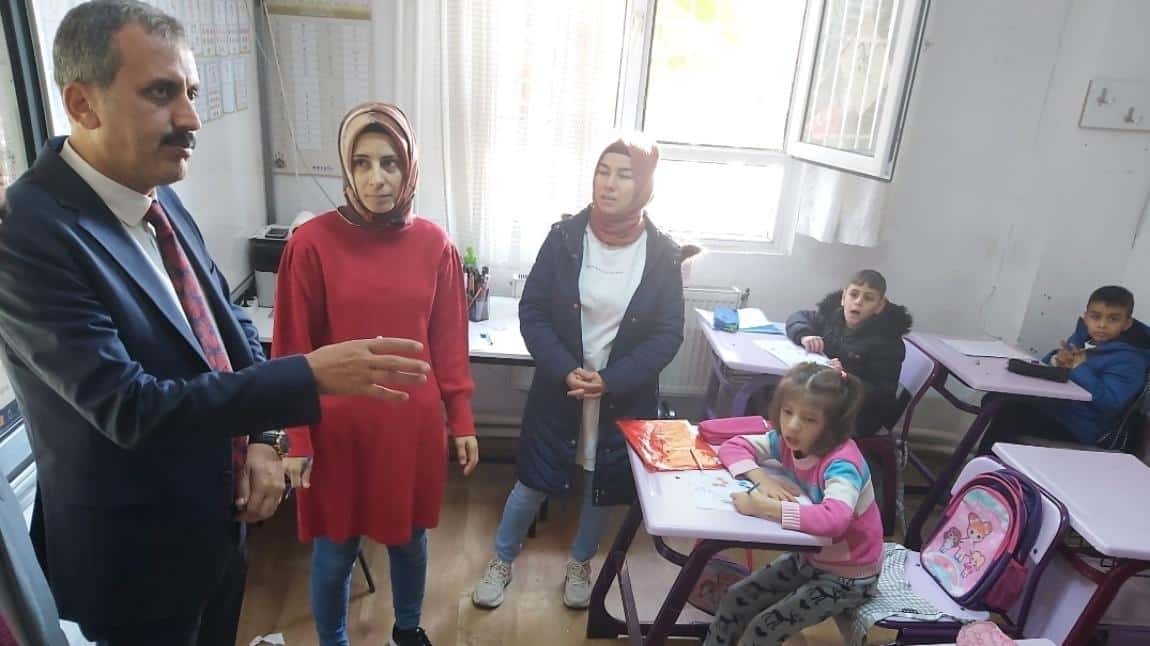 Osmaniye İl Milli Eğitim Müdür Yardımcısı Sayın Mulla KATIK Okulumuz Mithatpaşa İlkokulu Özel Eğitim Sınıflarını ziyaret etti.